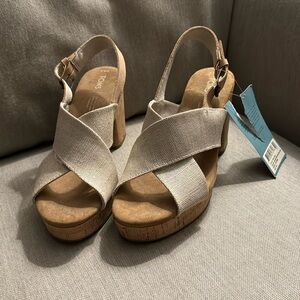 Tom’s Womens 8.5 never worn Ibiza sandal/wedge heel